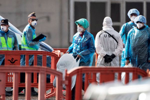 Britische-Fallschirmj-ger-und-rzte-springen-wegen-Hantavirus-ber-abgelegenster-bewohnter-Insel-der-Welt-ab