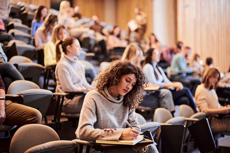 Gibt es eine "Überakademisierung" in Österreich?