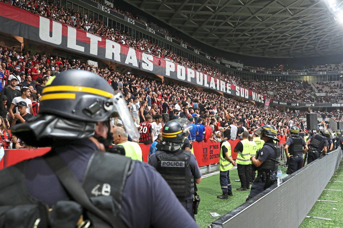 Tumulte In Nizza Derby Gegen Marseille Nach Platzsturm Abgebrochen 