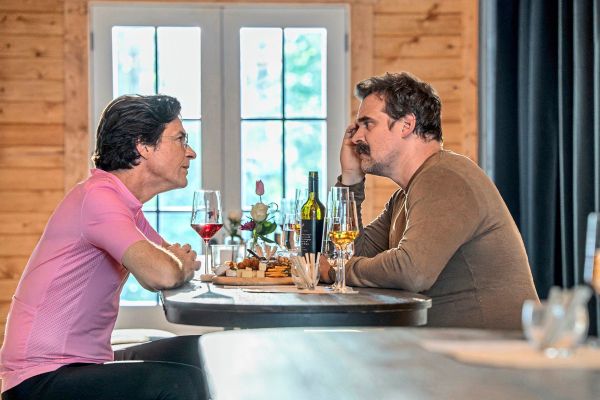 Jason-Bateman-und-David-Harbour-l-gen-und-betr-gen-in-DTF-St-Louis-