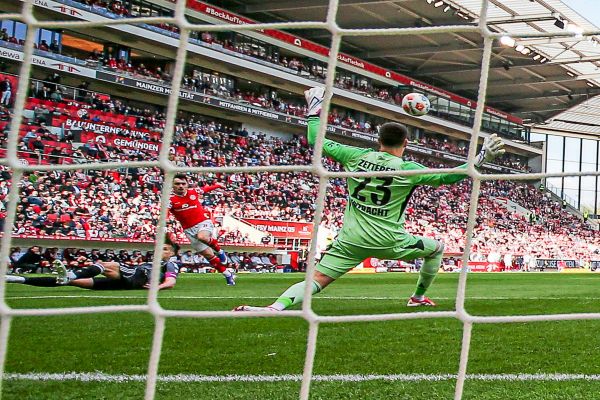 Mainz-verschafft-sich-mit-Heimsieg-gegen-Frankfurt-weiter-Luft