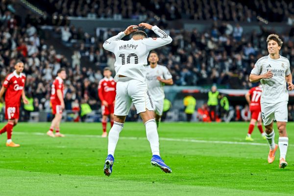 Sein-59-Real-Tor-im-Jahr-2025-Mbapp-stellt-per-Elfmeter-Ronaldos-Rekord-ein