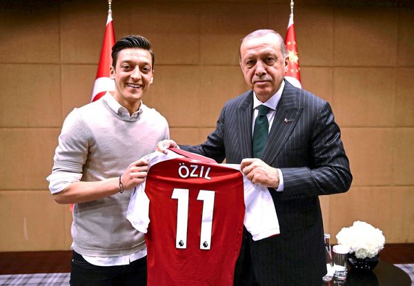 Mesut-zil-und-das-Erdo-an-Foto-Vom-Superstar-zum-S-ndenbock