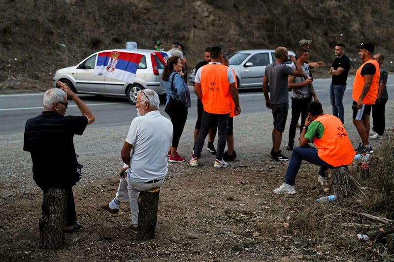 An der Grenze zum Kosovo spielen sich Serben als Grenzwächter auf