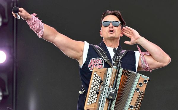 -Hinter-der-Lederhose-spielt-die-Musik-Gabalier-pfeift-weiter-auf-die-T-chter
