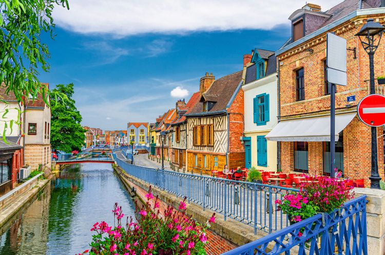 Ein Netz filigraner Kanäle hat der französischen Stadt Amiens den Beinamen 
