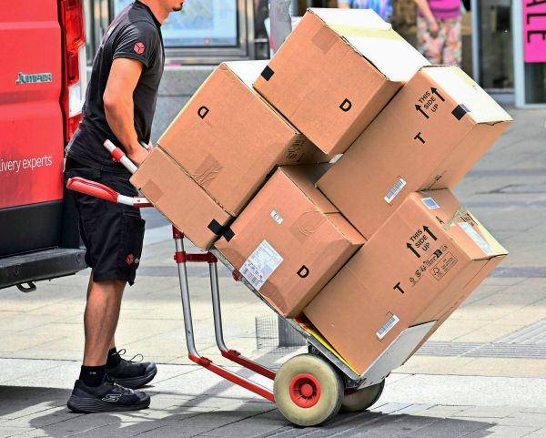 Paketabgabe-verteuert-Sendungen-um-bis-zu-2-40-Euro