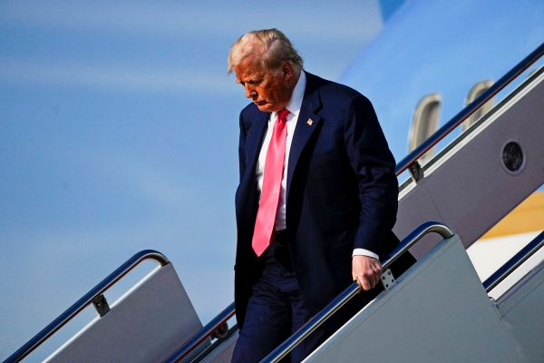 Nach-Epstein-Artikel-Wall-Street-Journal-darf-nicht-mit-Trump-auf-Pressereise-nach-Schottland