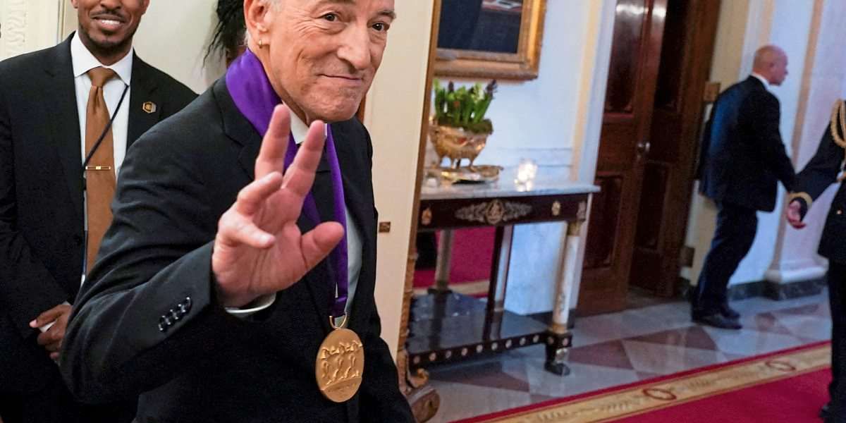 Bruce Springsteen unterstützt Harris und Walz - Kultur - derStandard.de ...