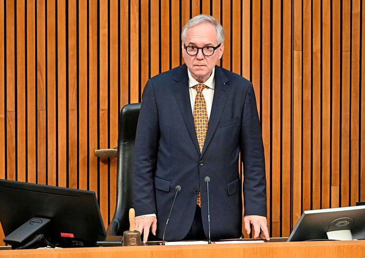 Nationalratspräsident Walter Rosenkranz von der FPÖ steht im Parlament.