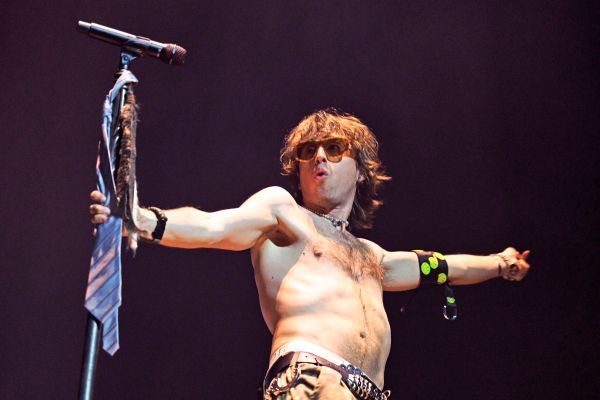 Bilderbuch-machen-Schlager-Metal-und-tr-sten-mit-dem-neuen-Song-Irgendwo-