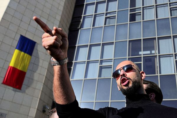 Gericht-in-Rum-nien-hob-Auflagen-gegen-Andrew-Tate-und-dessen-Bruder-auf