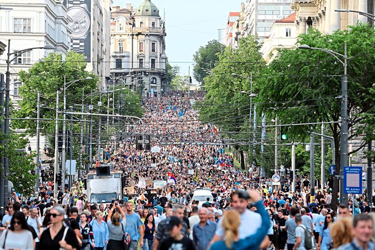 Proteste gegen Gewalt in Belgrad fordern Unterstützung für Polizeibeamte