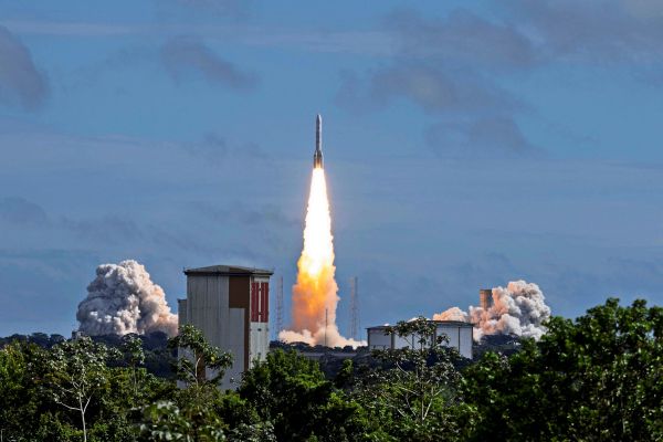 europ-ische-rakete-ariane-6-bringt-amazon-satelliten-ins-all