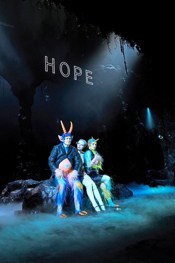 -Glaube-Liebe-Hoffnung-als-Grottenm-rchen-im-Akademietheater