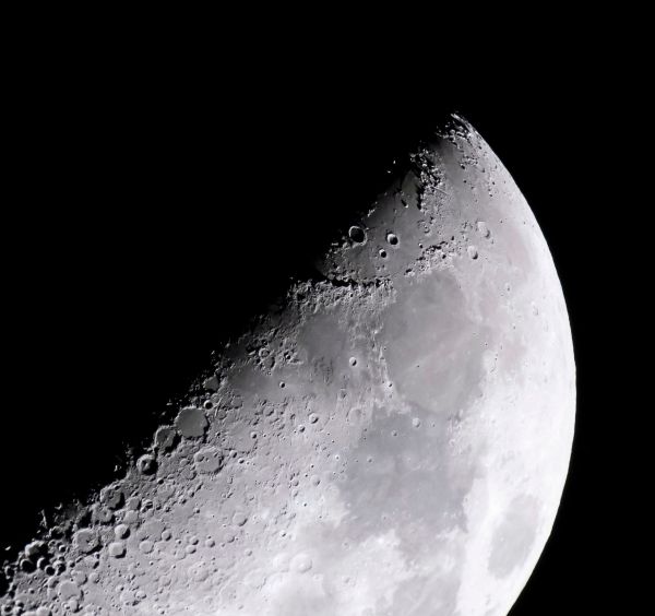 Nukleare-Sprengladung-k-nnte-Asteroideneinschlag-auf-dem-Mond-verhindern