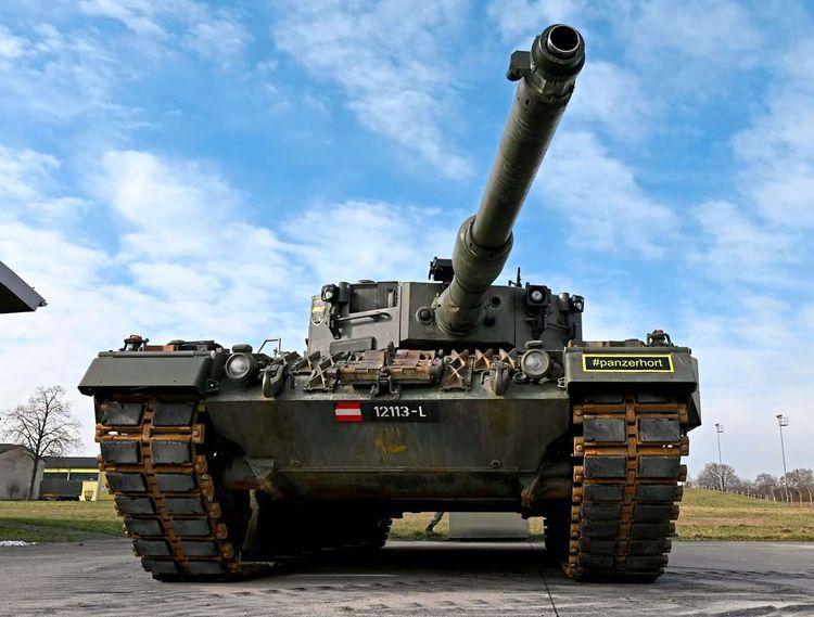 Eine Vorführung Des Kampfpanzers Leopard in Wels