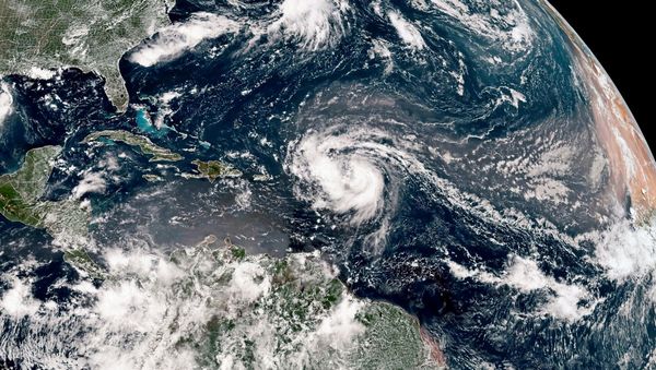Erster-atlantischer-Hurrikan-der-Saison-bedroht-Karibik