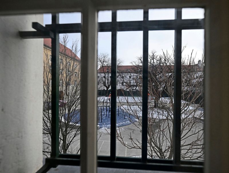 Eskalation in überfüllten Gefängnissen – sperrt Österreich zu viele ein?