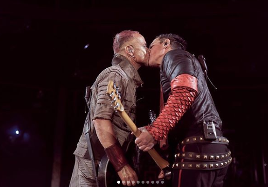 Rammstein setzt bei Konzert in Polen ein Zeichen gegen Homophobie