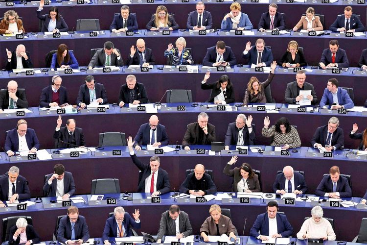 EU-Parlament deaktiviert KI-Tools auf Diensthandys - IT-Security -  derStandard.at  Web