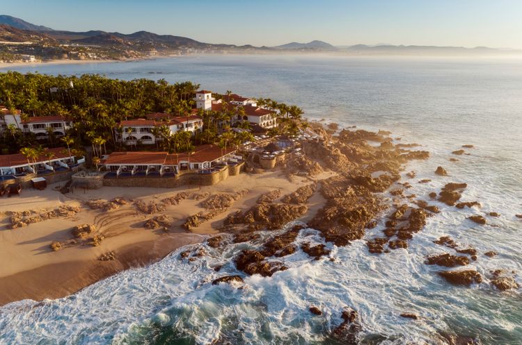 Eine Hotelanlage am Strand von Baja California