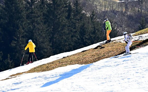 ermittlungen-nach-t-dlichem-skiunfall-von-42-j-hrigem-auf-der-planai