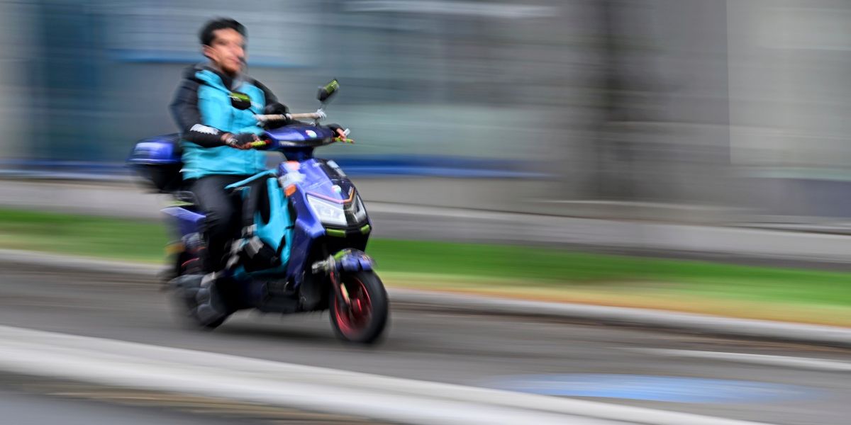 Verkehrsminister Hanke verkündet Verbot von E-Mopeds auf Radwegen