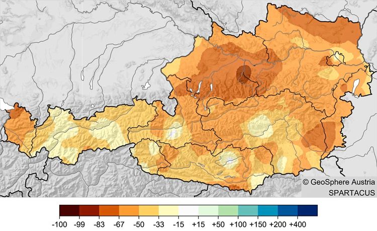 Karte von Österreich mit farblichen Markierungen zur Abweichung des Niederschlags im Juli 2026 vom Mittelwert 1991–2020. Farbskala von Braun (sehr trocken, -100) bis Blau (sehr nass, +400). Größtenteils orange und gelb, was auf trockenere Bedingungen hinweist.