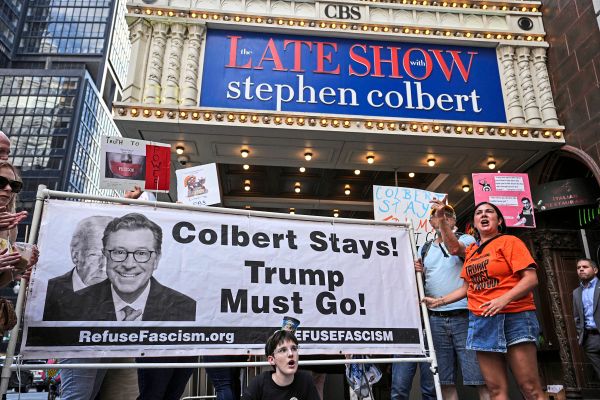 Trump-Stephen-Colbert-selbst-schuld-an-Absetzung-Grund-sei-Mangel-an-Talent-
