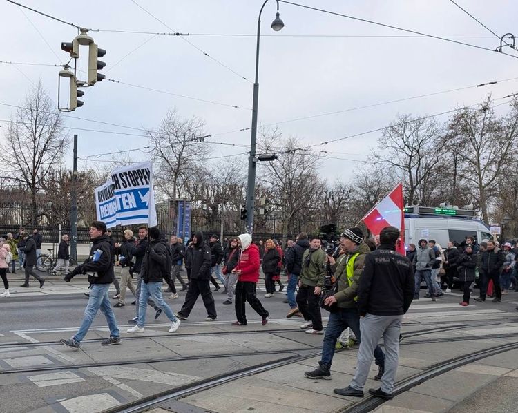 Zeitweise führten Identitäre den Zug an.