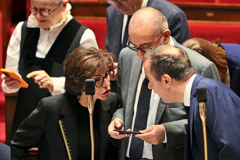 Frankreichs Regierung übersteht Misstrauensvoten