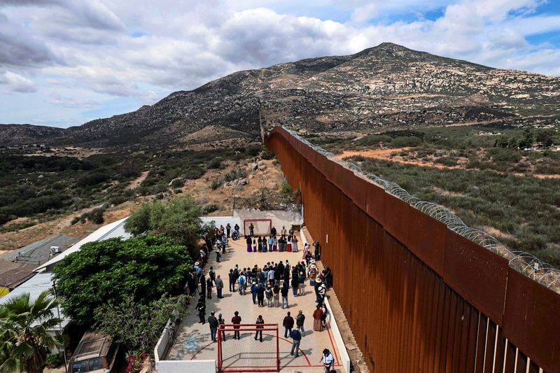 Trumps Mauer zerschneidet "heiligen" Berg an US-Mexiko-Grenze