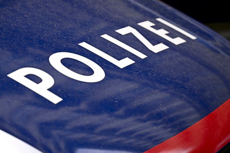 Brandstiftungsprozess gegen "Gin-Lady", die Grillanzünder in Polizeiauto legte