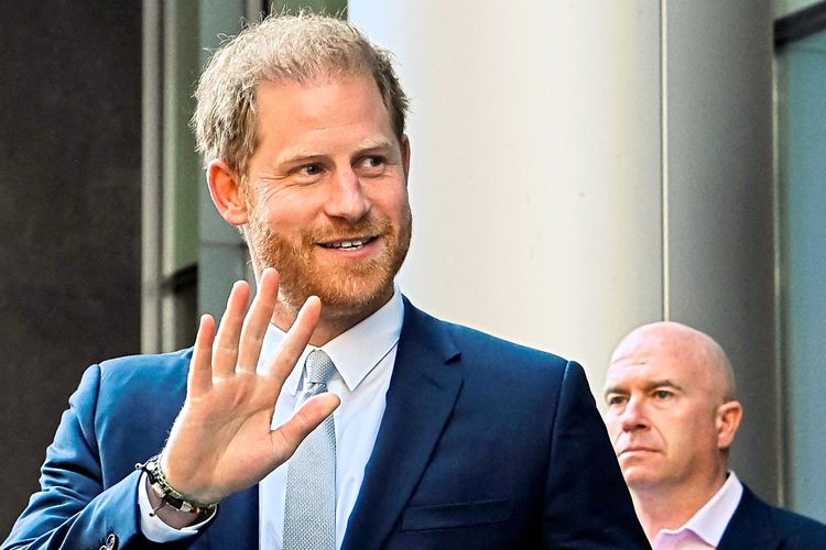 Prinz Harry vor dem Gerichtsgebäude in London