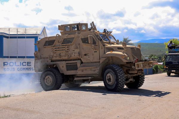 Mindestens-70-Tote-bei-Bandenangriff-in-Haiti-laut-Menschenrechtsgruppe