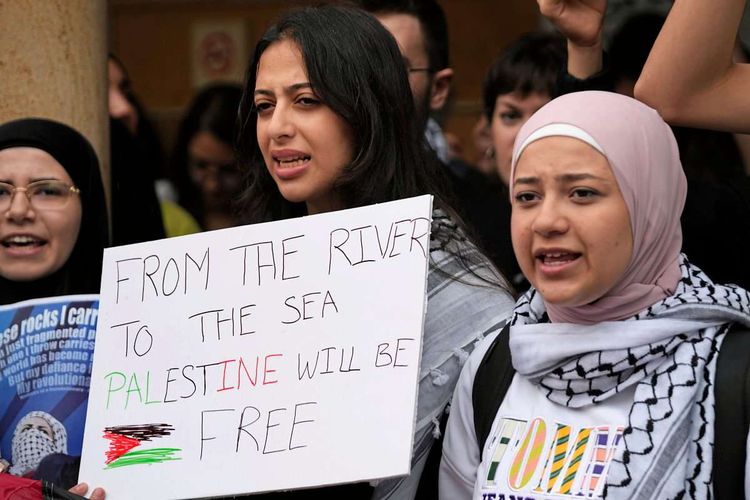 Studentinnen in Beirut wollen ein Palästina, das vom Jordan bis zum Mittelmeer reicht –also auch dort, wo heute Israel liegt.