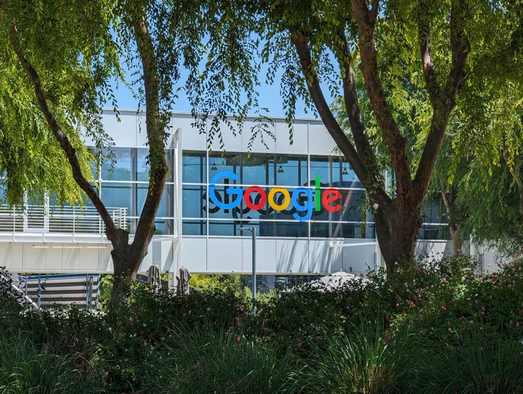 Google Logo am Googleplex in Mountain View