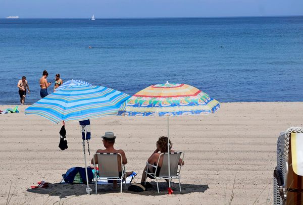 K-hlen-Sonnenschirme-beim-Strandbesuch-tats-chlich-