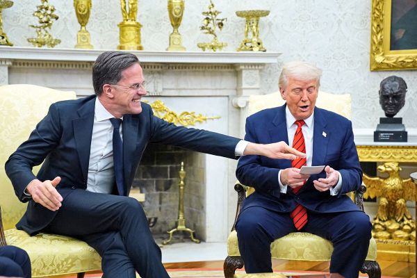 Ist-das-Einschleimen-bei-Trump-eine-strategisch-notwendige-Peinlichkeit-