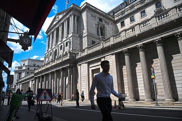 Die Bank of England in London im Sonnenlicht