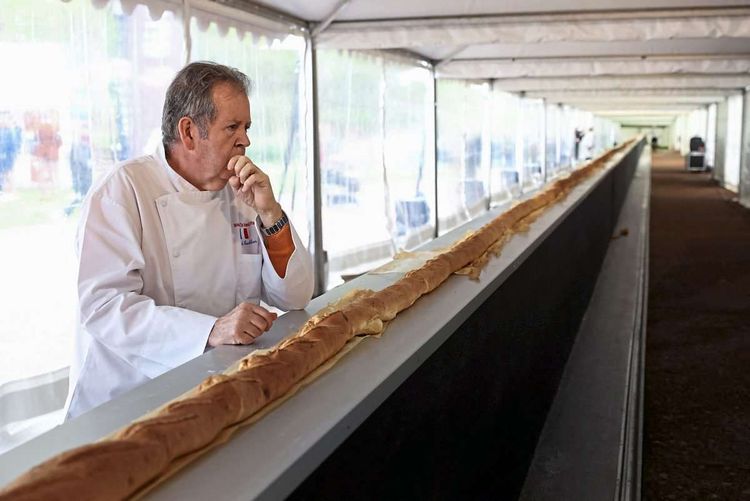längstes Baguette der Welt Frankreich Bäcker