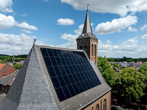PV-am-Kirchendach-Wo-es-das-schon-gibt-und-warum-nicht-viel-fter