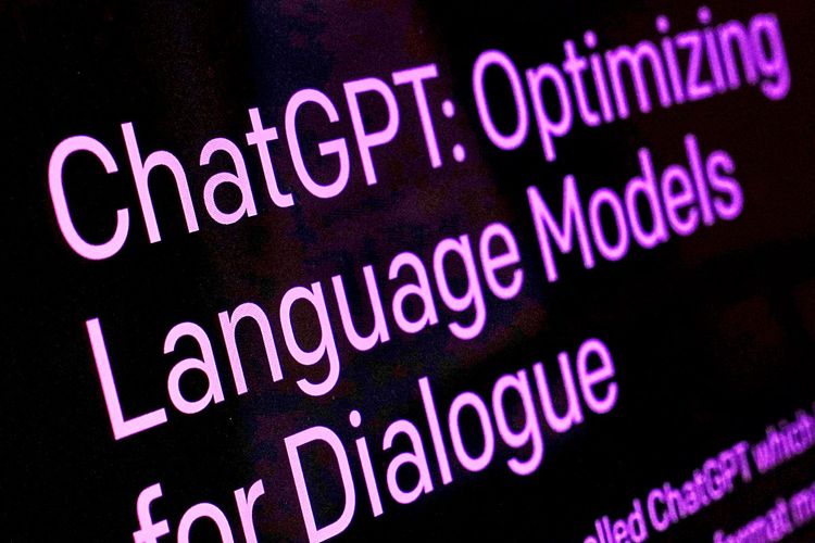 Das Bild zeigt den Text: ChatGPT: Optimizing Language Models for Dialogue. 