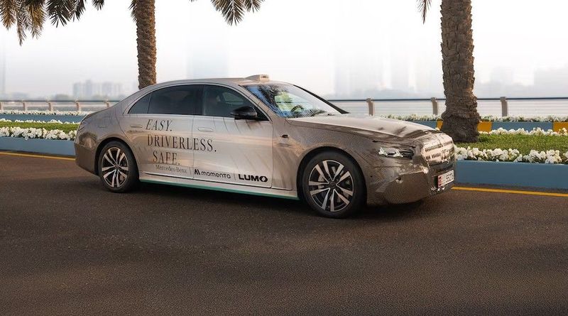 Wie VW und Mercedes im Zukunftsmarkt Robotaxi mitfahren wollen