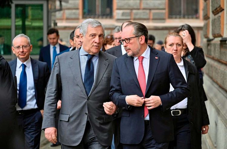 Schallenberg und Tajani spazieren in Sarajevo.