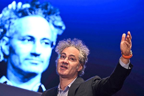Geld-mit-berwachung-Palantir-bertrifft-Erwartungen-dank-starkem-US-Gesch-ft