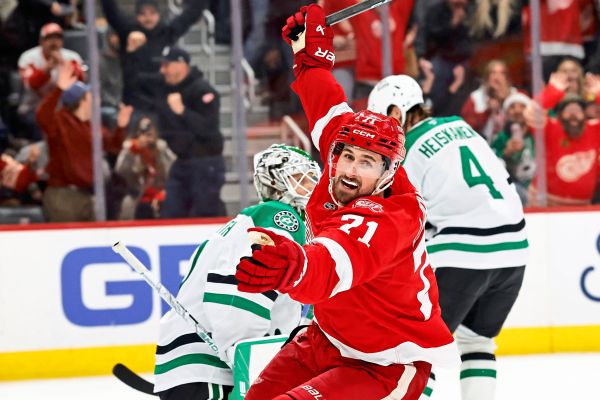 detroit-besiegt-mit-kasper-im-nhl-dienstagsschlager-die-dallas-stars