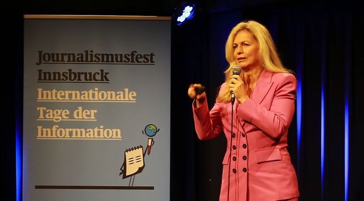 ORF-Journalistin Claudia Reiterer eröffnete mit Warnung und Plädoyer das Journalismusfest Innsbruck.