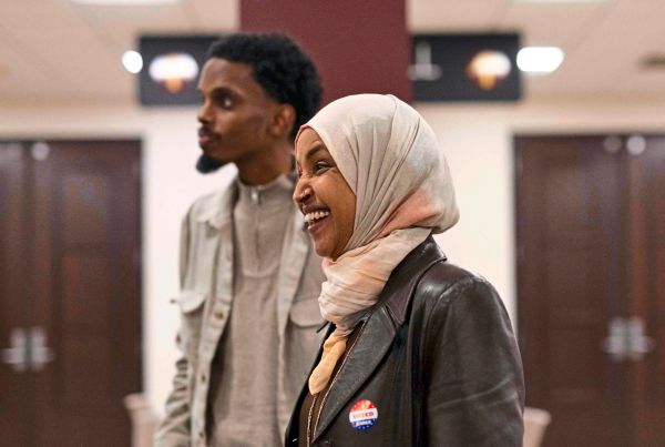 Wie-sich-Ilhan-Omar-gegen-Trumps-M-ll-Attacke-wehrt